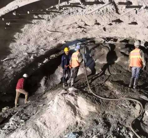 运粮湖管理区拱顶带模注浆料的施工流程及注意事项